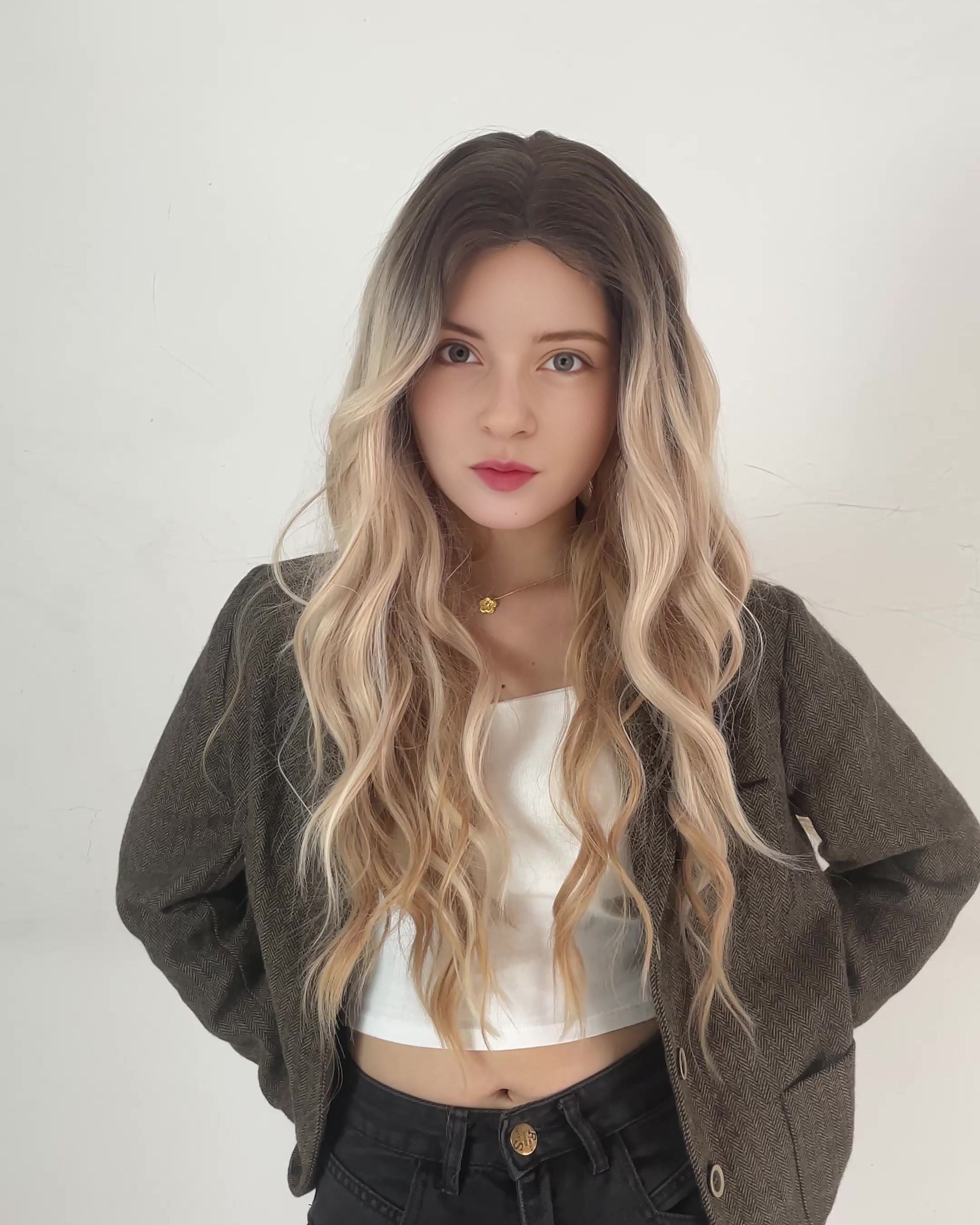 Isla – Ash Blonde Classic 13×6 Lace Front Wig