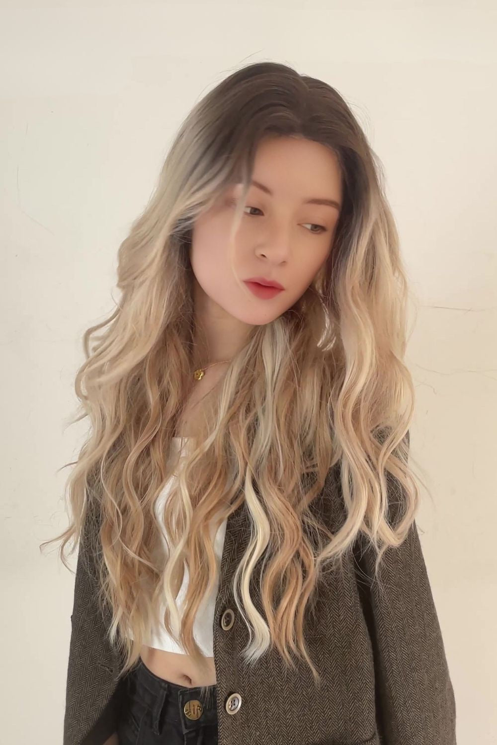 Isla – Ash Blonde · 26" | 13×6 Lace Front Wig