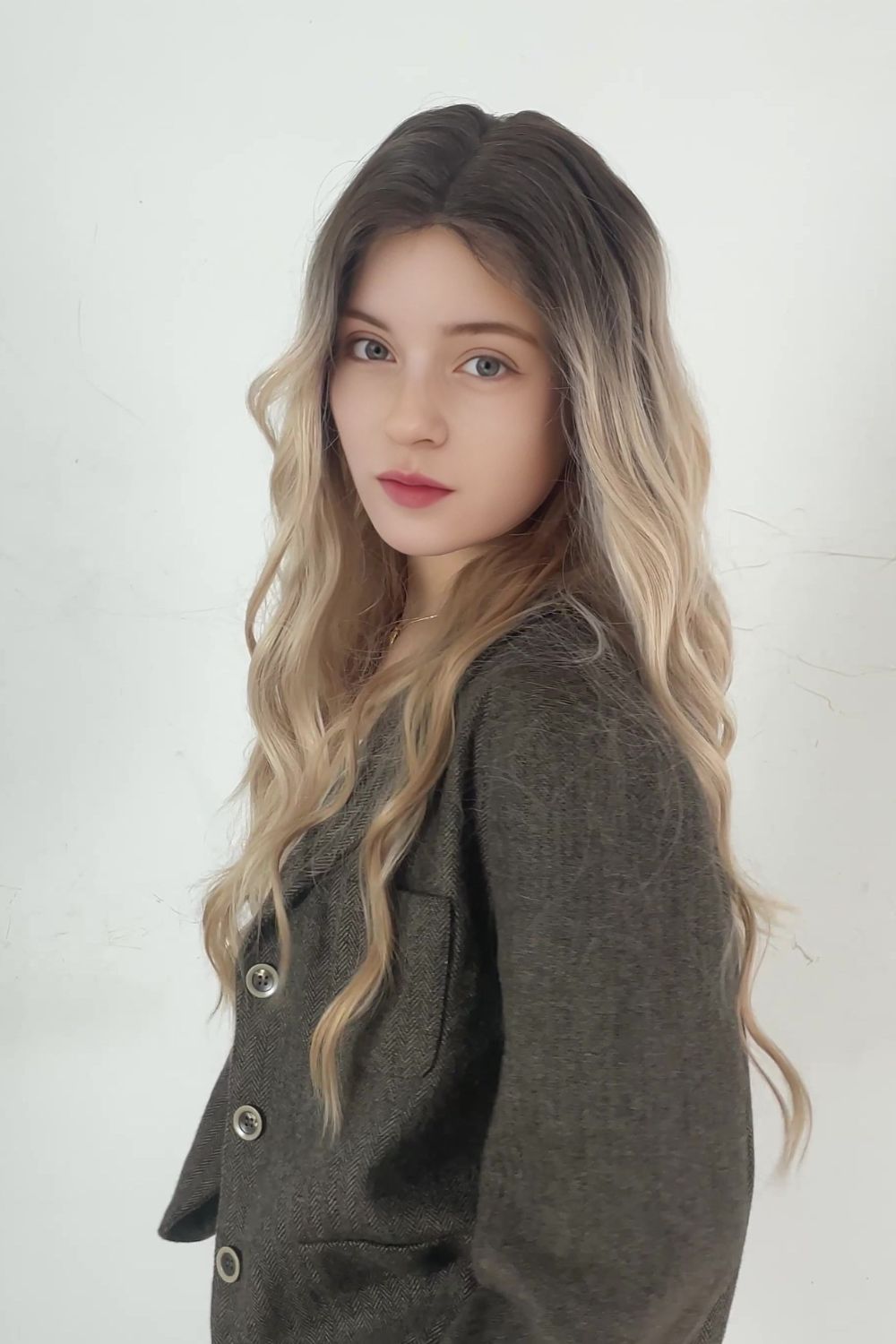 Isla – Ash Blonde · 26" | 13×6 Lace Front Wig