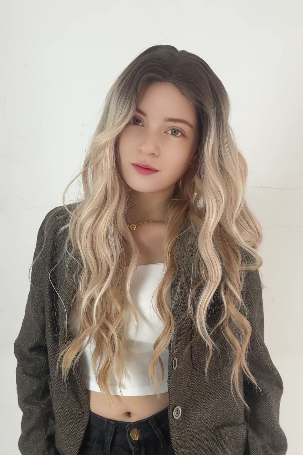 Isla – Ash Blonde · 26" | 13×6 Lace Front Wig