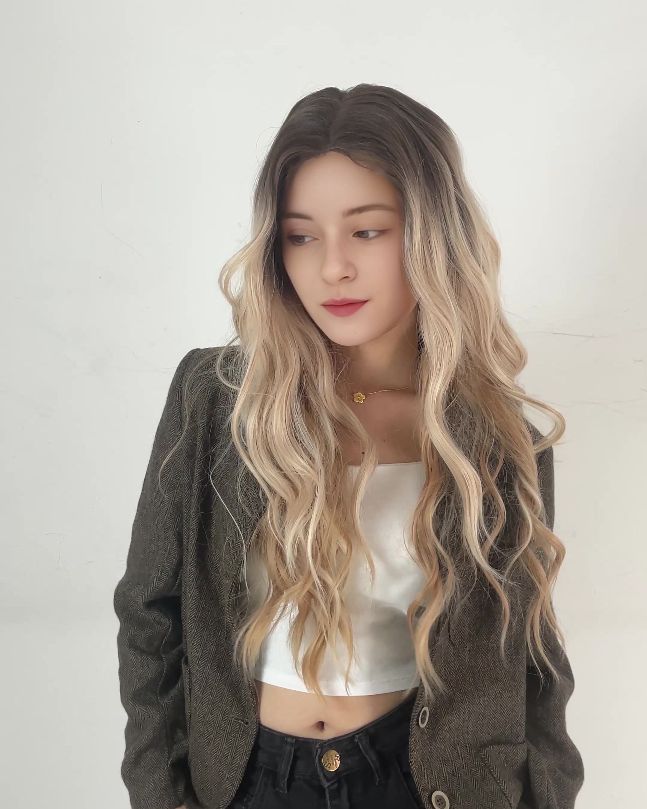 Isla – Ash Blonde Classic 13×6 Lace Front Wig