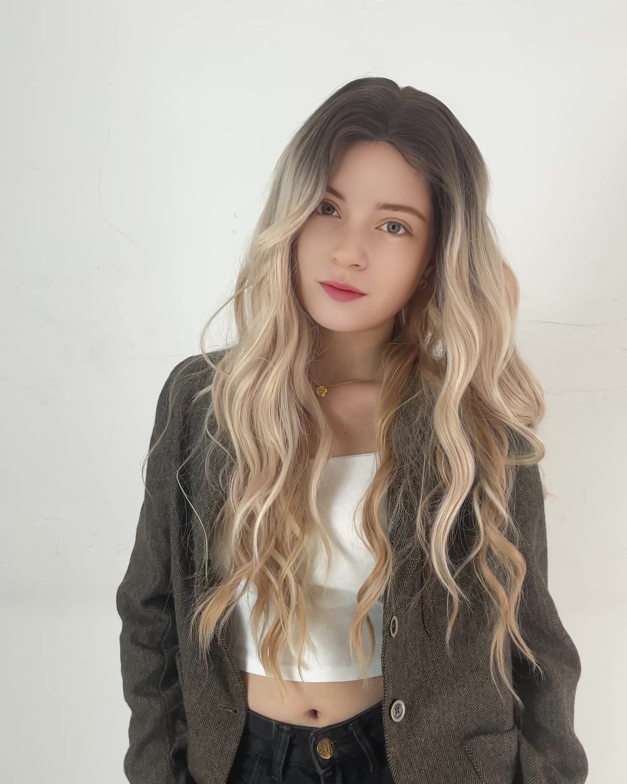 Isla – Ash Blonde Classic 13×6 Lace Front Wig