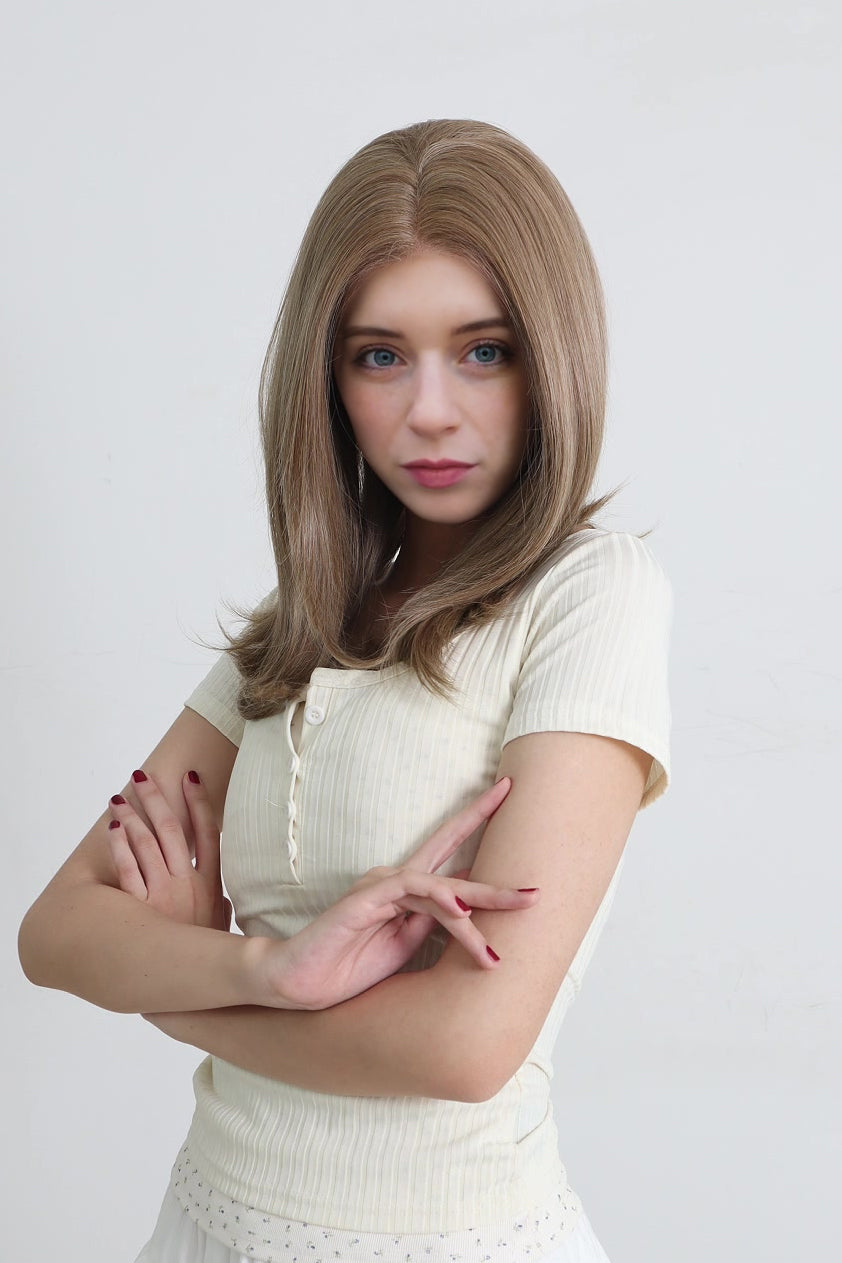 Lydia — Sandy Beige Blonde · 18" | 13×6 Lace Front Wig