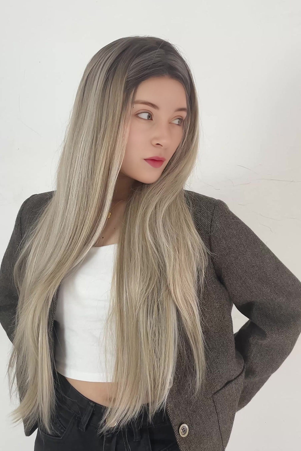 Isabelle – Rooted Ash Blonde · 26" | 13×6 Lace Front Wig