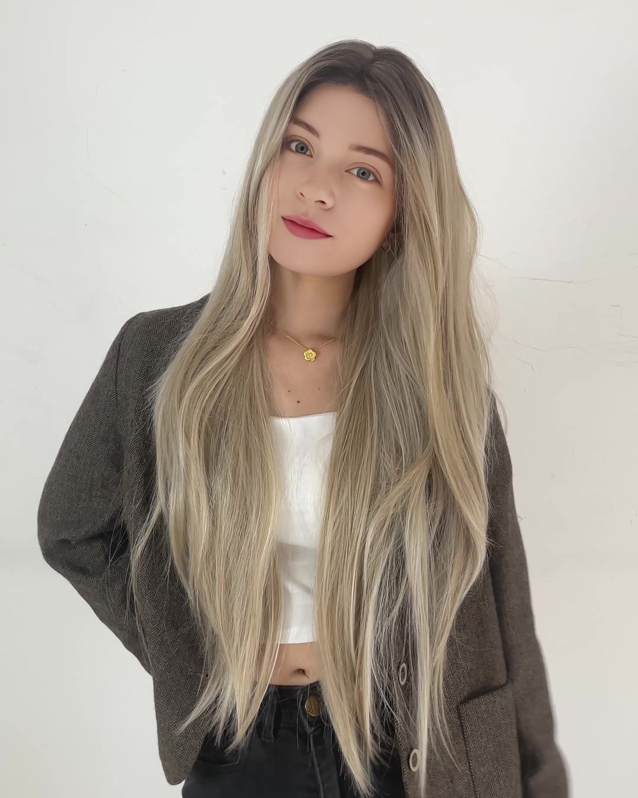 Isabelle – Ash Beige Blonde Classic 13x6 Lace Front Wig