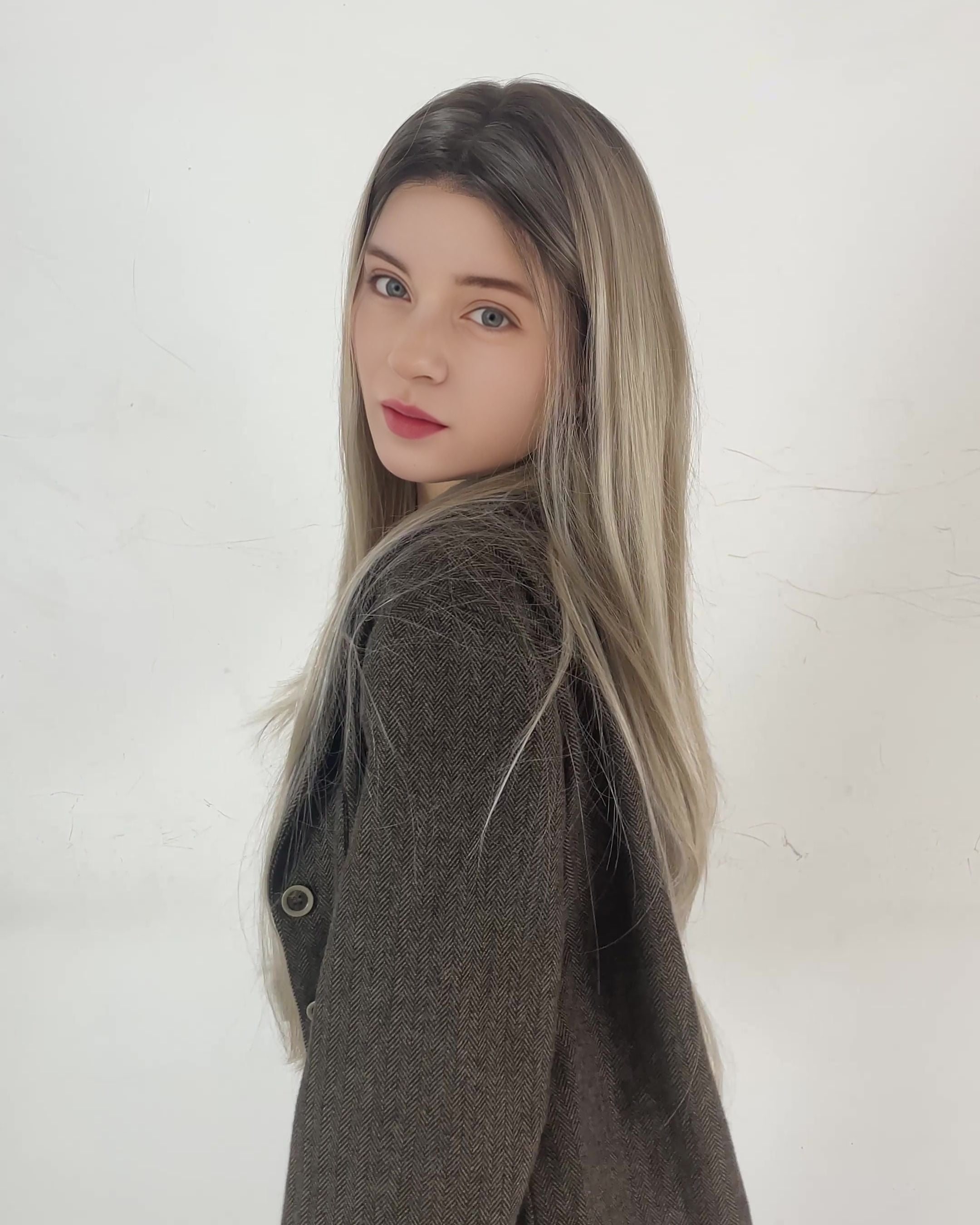 Isabelle – Ash Beige Blonde Classic 13x6 Lace Front Wig