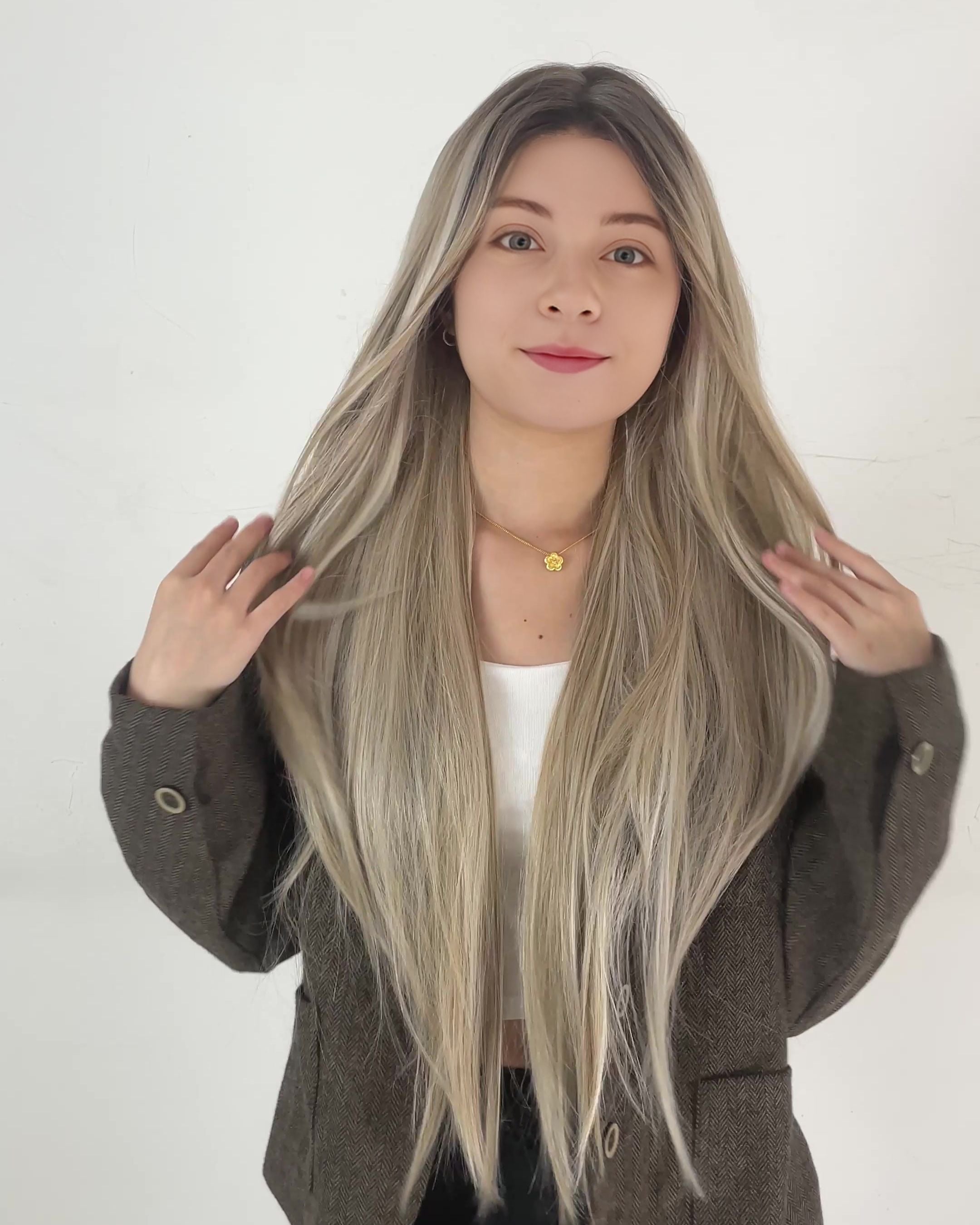 Isabelle – Ash Beige Blonde Classic 13x6 Lace Front Wig