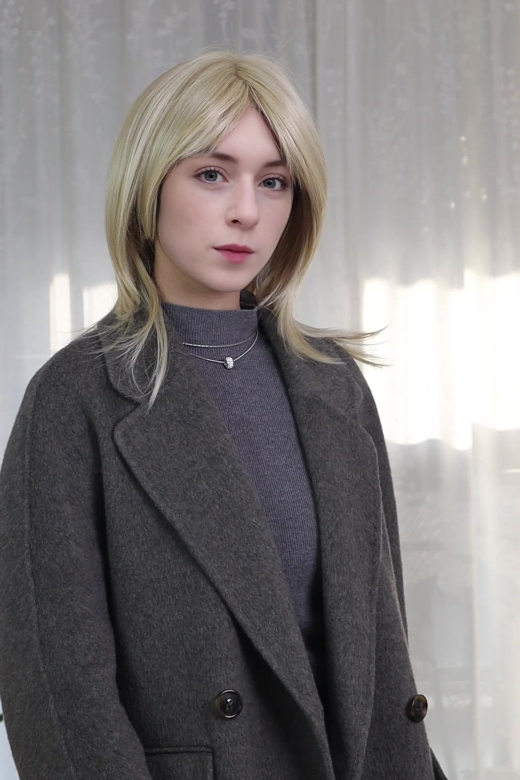 ADELE — Champagne Blonde Feathered Layers Mono Top Lace Front Wig