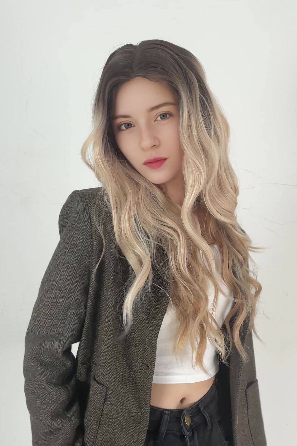 Isla – Ash Blonde · 26" | 13×6 Lace Front Wig
