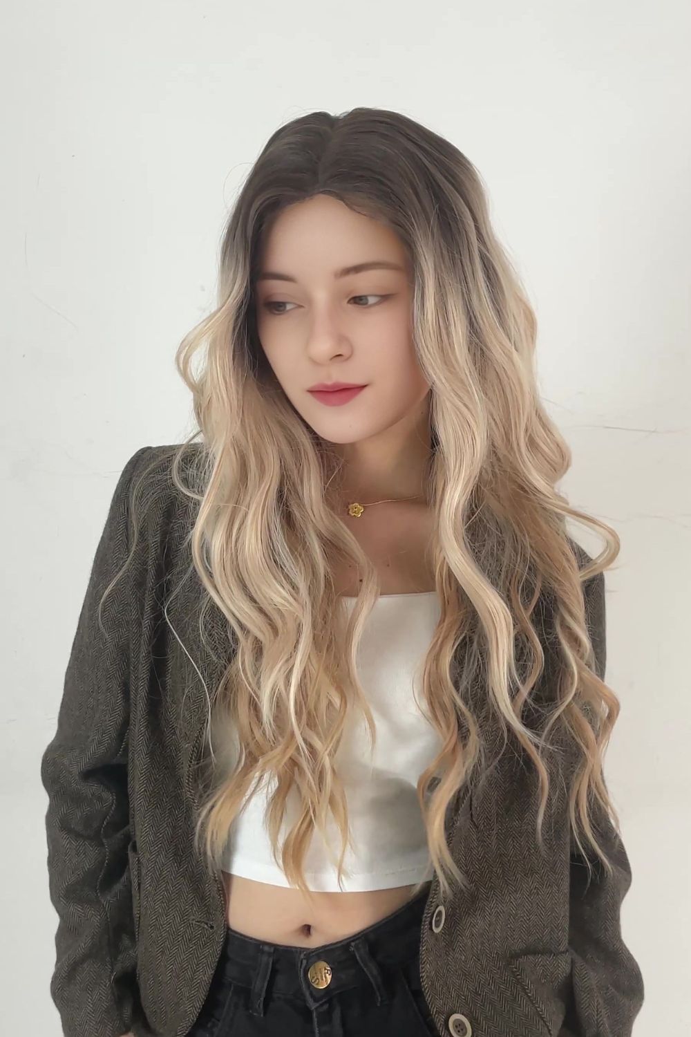 Isla – Ash Blonde · 26" | 13×6 Lace Front Wig