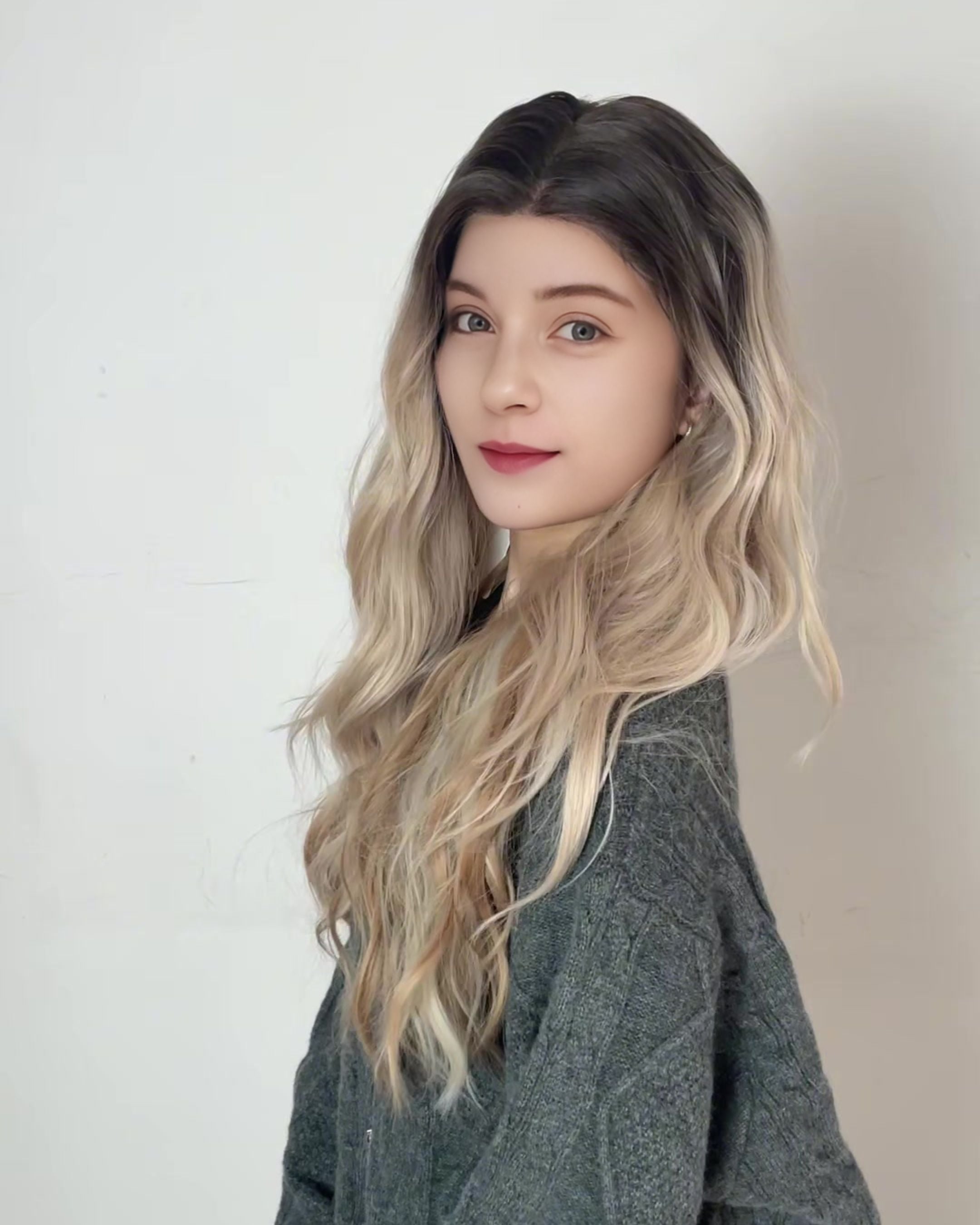 Isla – Rooted Ash Blonde Ombre Lace Front Wig