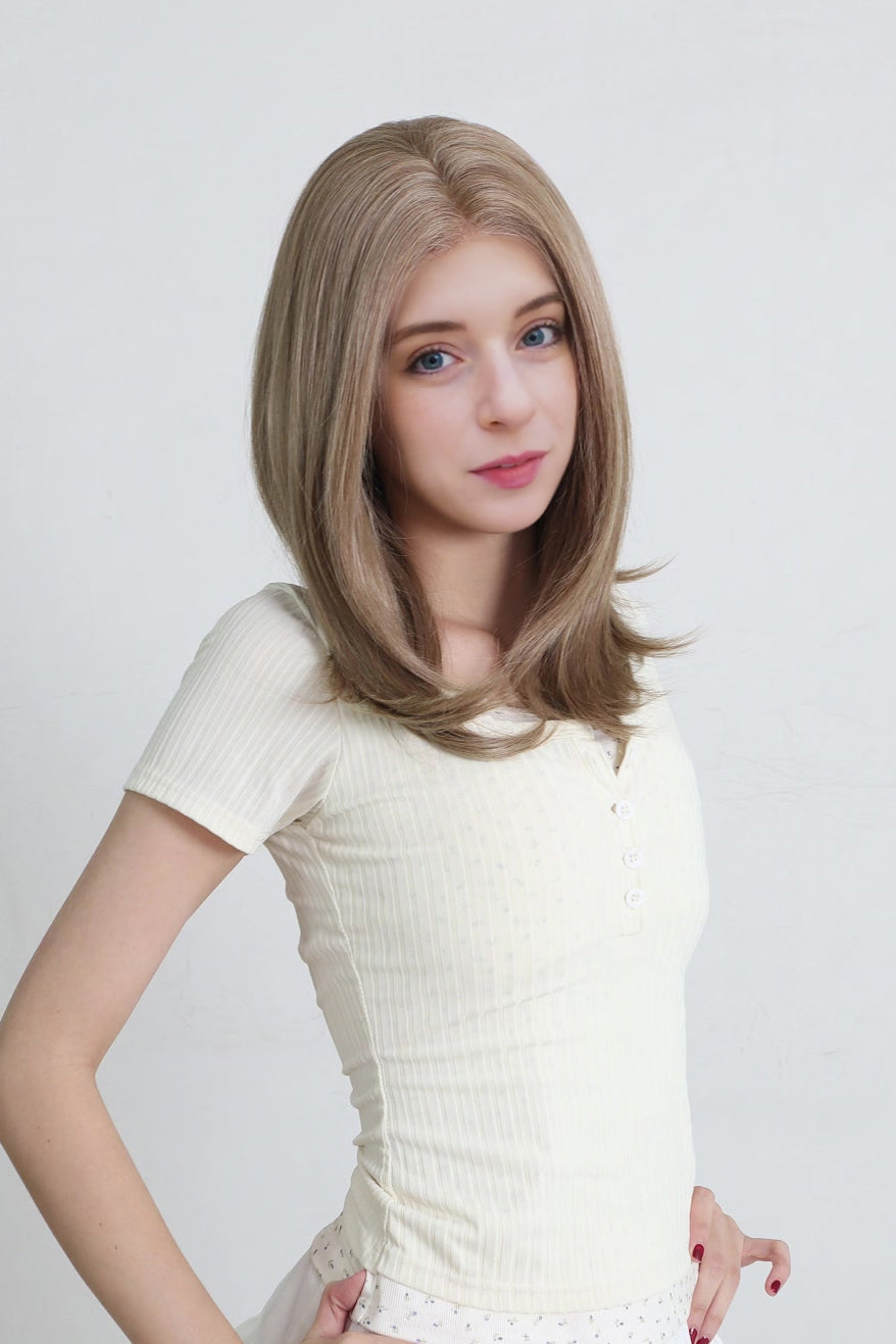 Lydia — Sandy Beige Blonde · 18" | 13×6 Lace Front Wig