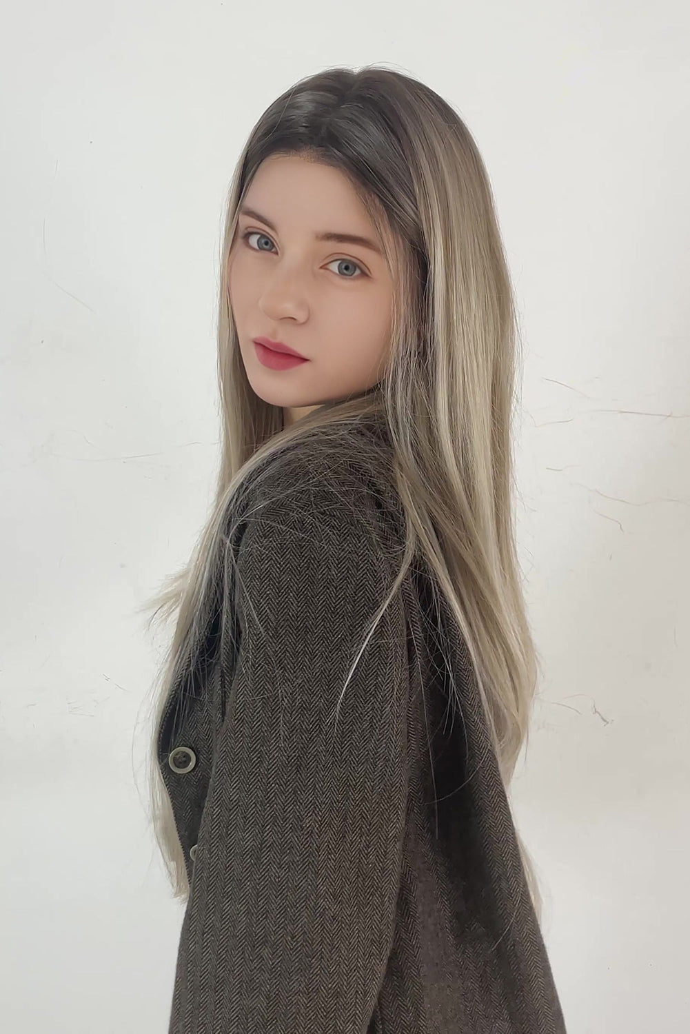 Isabelle – Rooted Ash Blonde · 26" | 13×6 Lace Front Wig