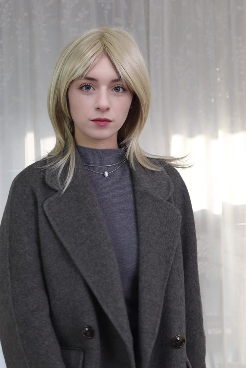 ADELE — Champagne Blonde Feathered Layers Mono Top Lace Front Wig