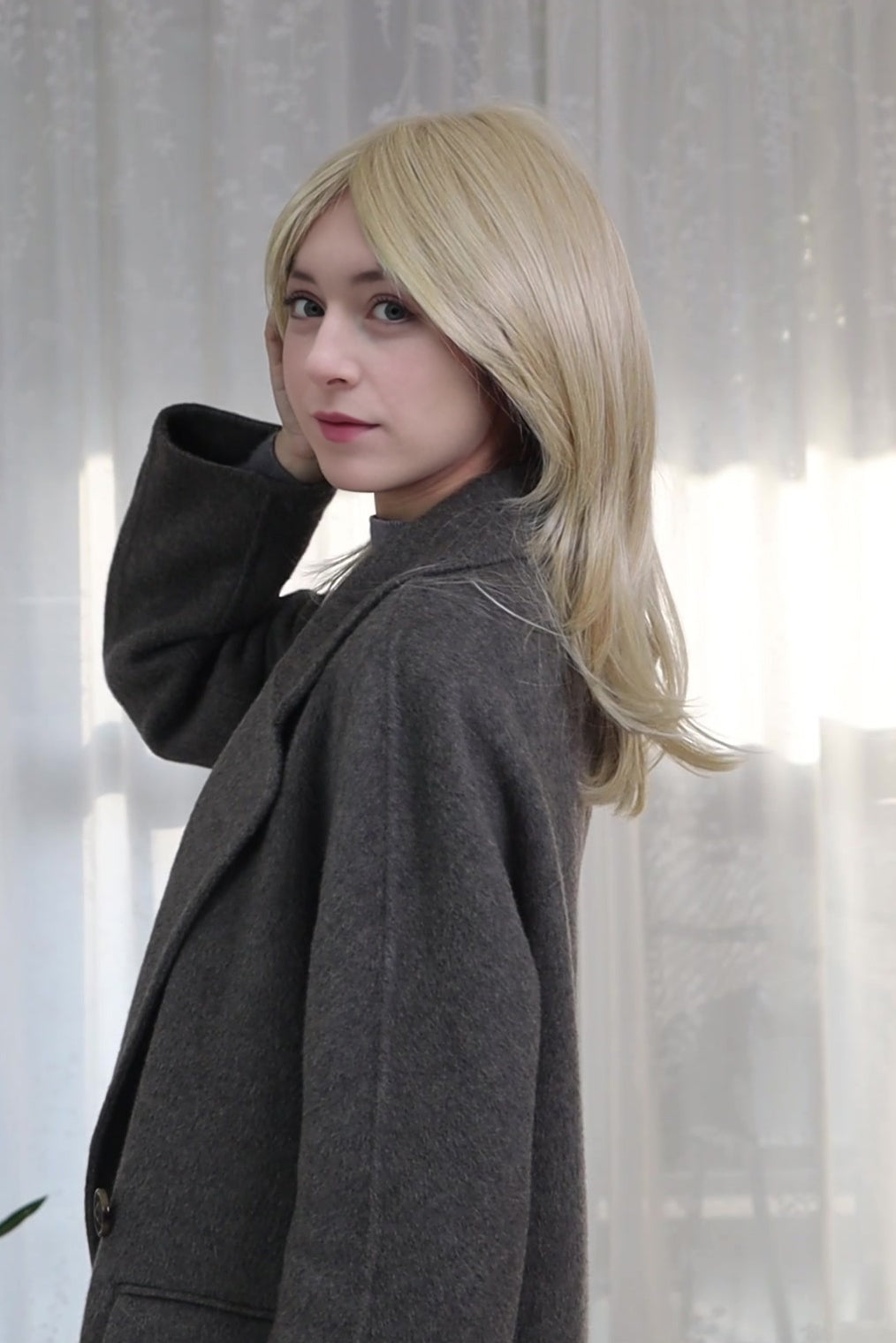 ADELE — Champagne Blonde Feathered Layers Mono Top Lace Front Wig