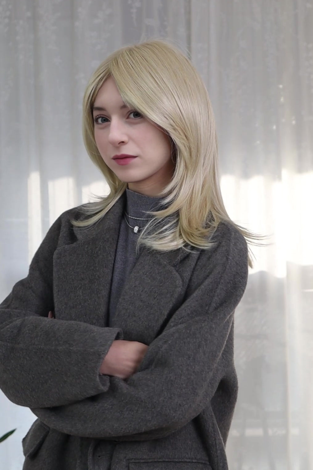 ADELE — Champagne Blonde Feathered Layers Mono Top Lace Front Wig