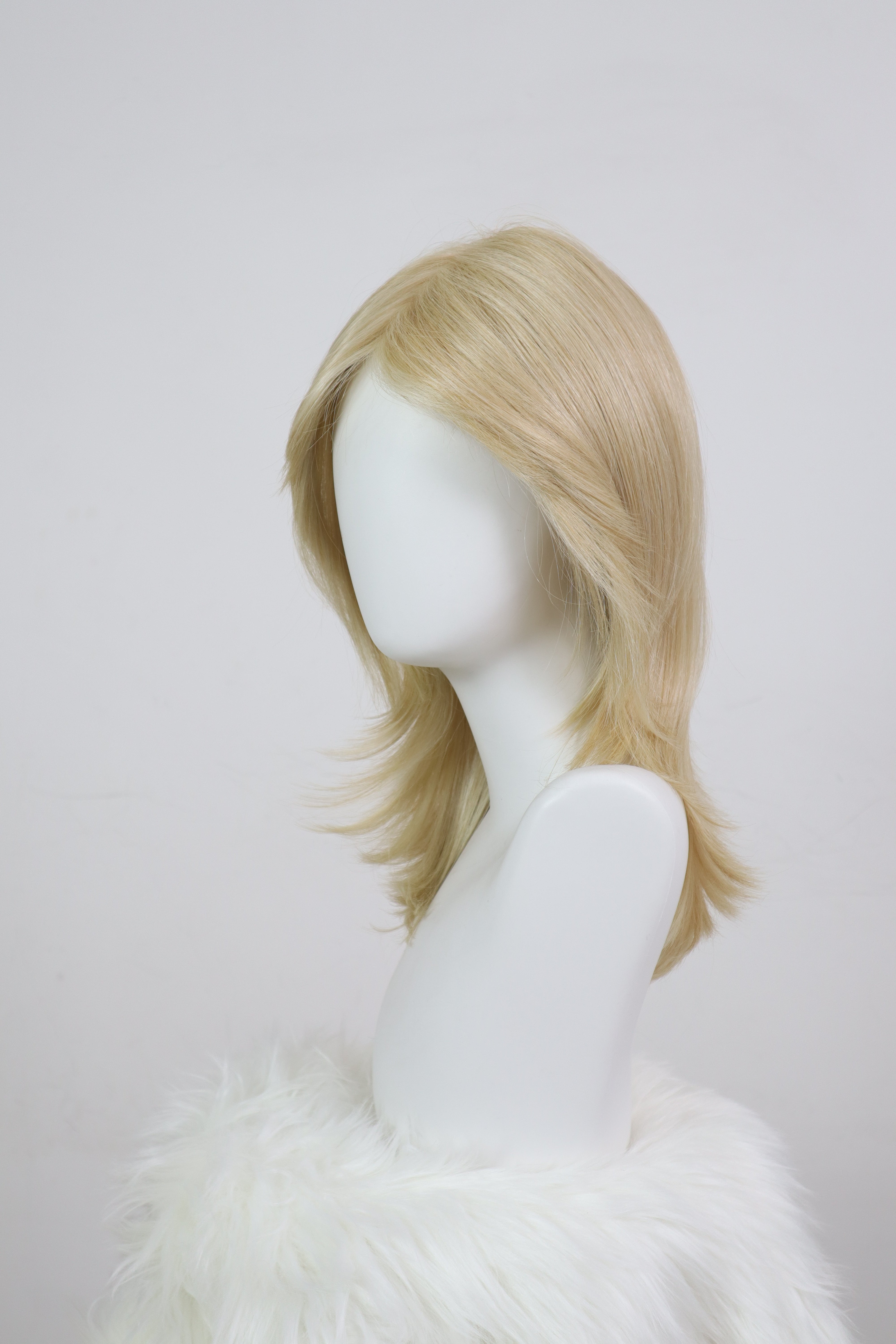 ADELE — Champagne Blonde Feathered Layers Mono Top Lace Front Wig